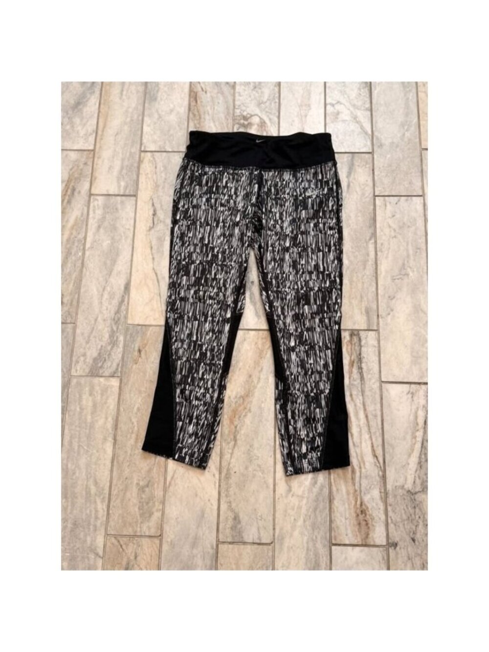 Nike women's small DRI-FIT black/gray capri leggings Retails $70